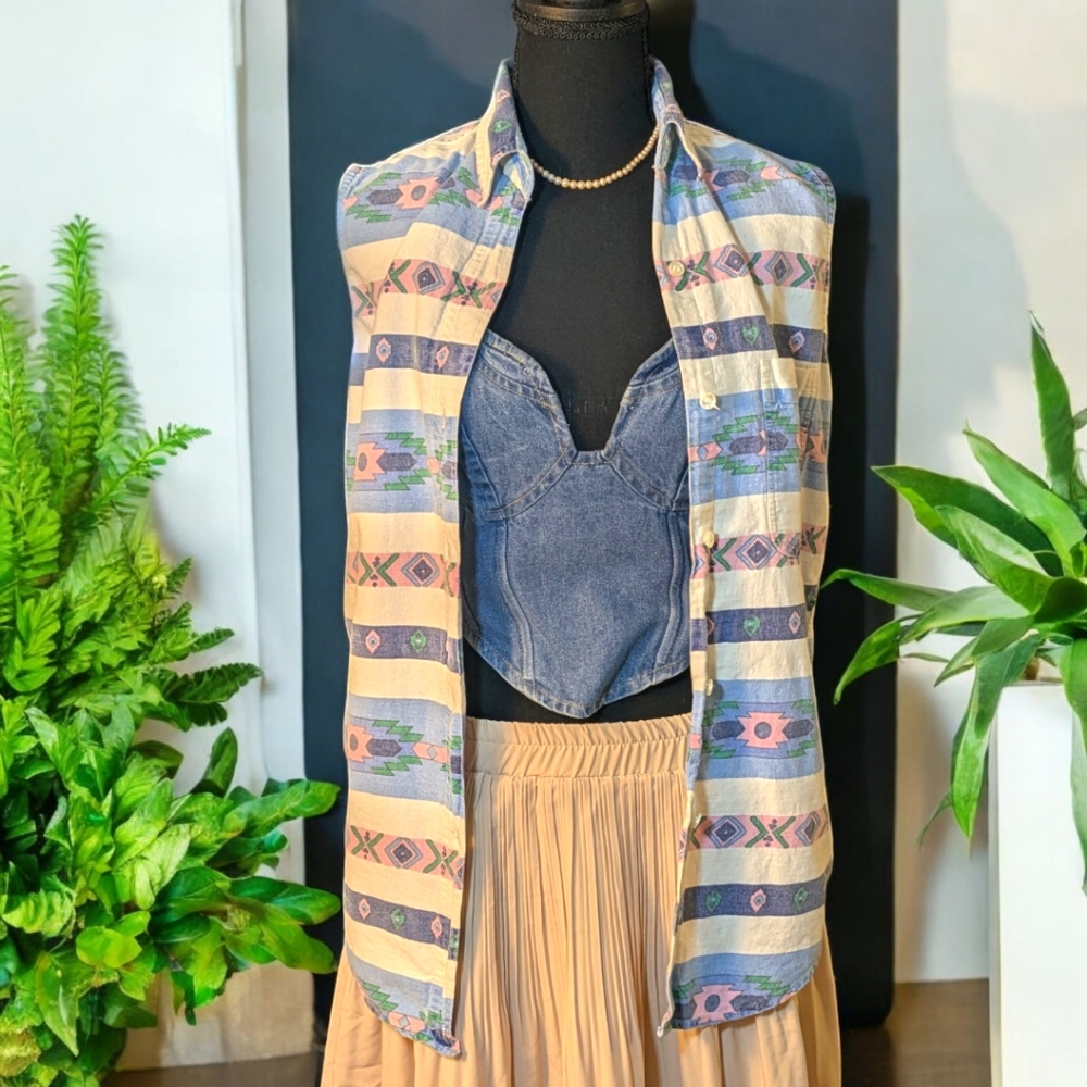 Quizz Sleeveless Button Up Blouses